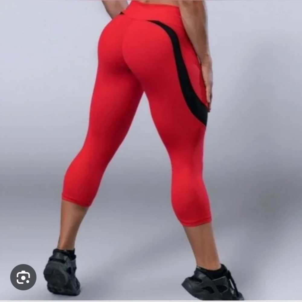 Red High-Waist Sculpting Capri Leggings with Black Accent